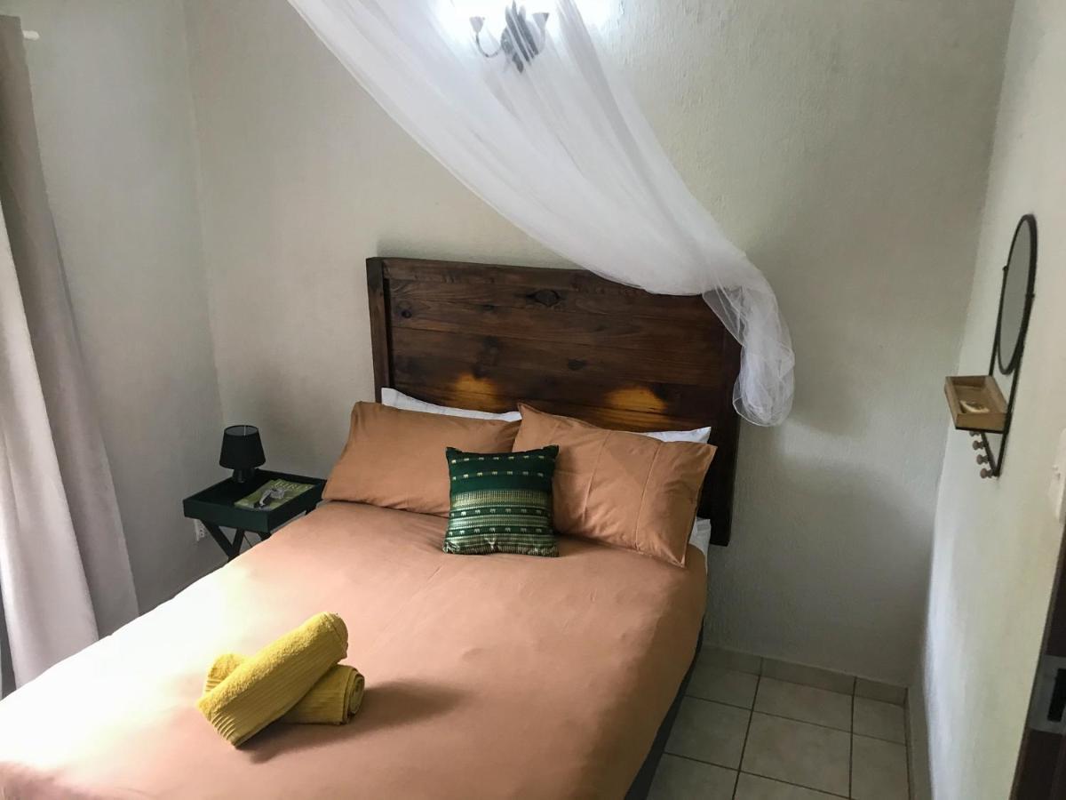 Hello Kruger Hideaway Cottage & Skilpad Studio Марлот-Парк Экстерьер фото