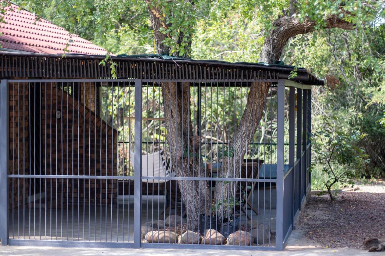 Hello Kruger Hideaway Cottage & Skilpad Studio Марлот-Парк Экстерьер фото
