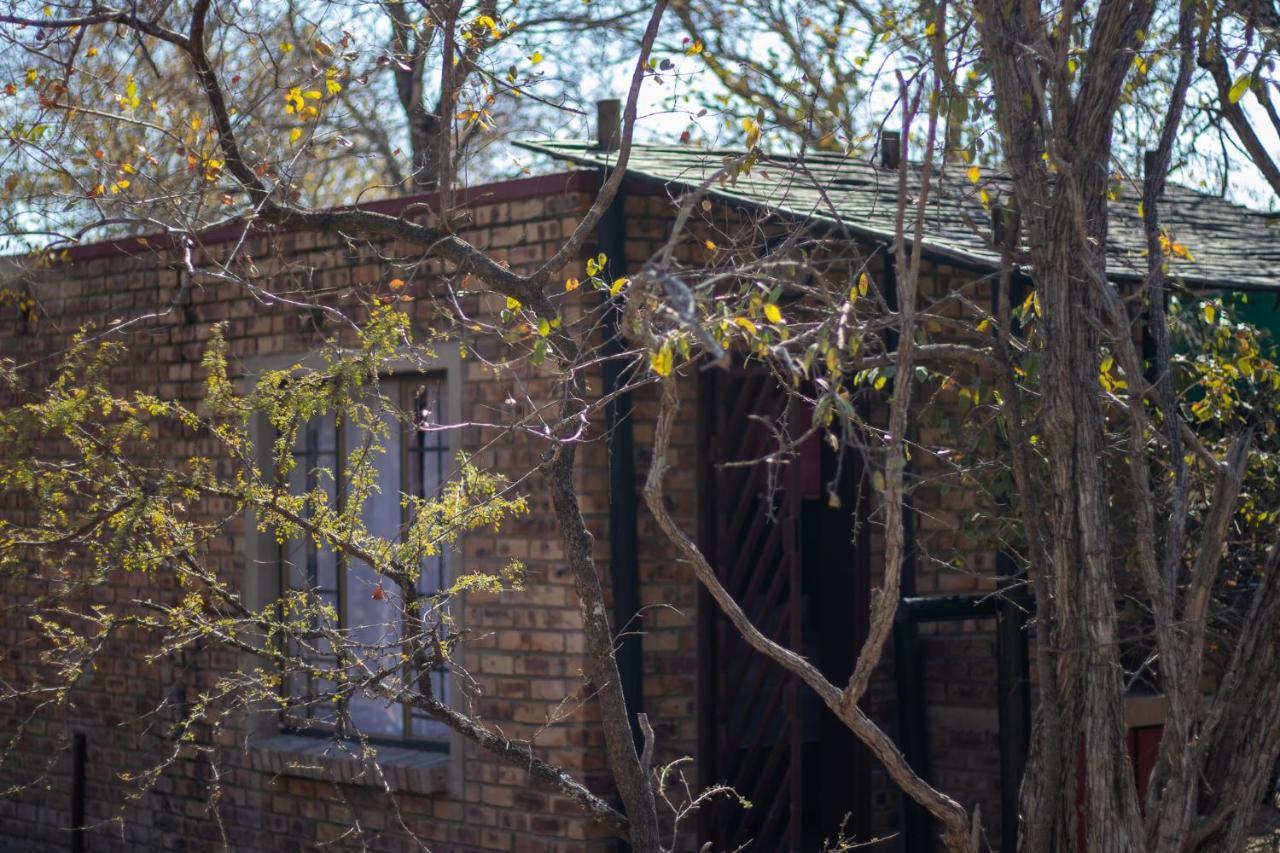 Hello Kruger Hideaway Cottage & Skilpad Studio Марлот-Парк Экстерьер фото